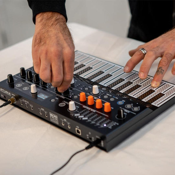 Arturia Microfreak 25 Key Experimental Hybrid Synthesizer With Polyphonic Aftertouch