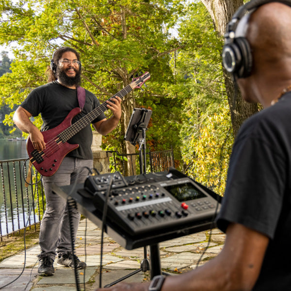 Zoom R20 16 Track Portable MultiTrack Recorder Mixer, Audio Interface, Controller Workstation with Effect (R 20)