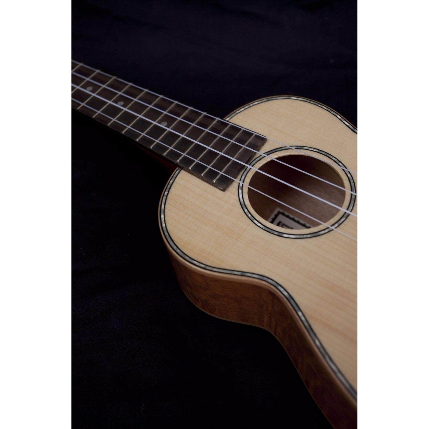 MAKAI LK-70E Solid Spruce Top Deluxe Soprano Lace Wood Ukulele (LK70E)
