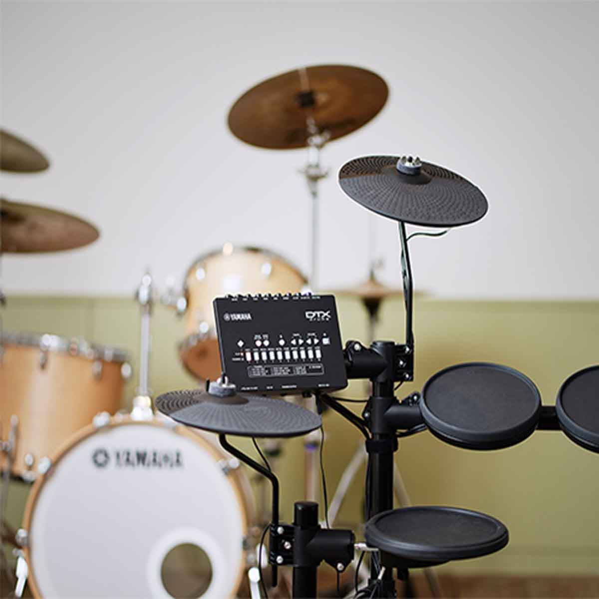Yamaha Digital Drum DTX-402K Electronic Drum Kit Package With Amp (DTX 402 DTX402K)
